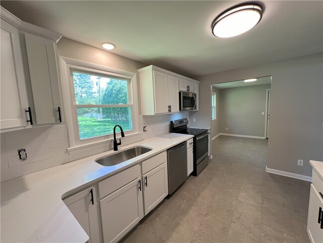 Building Photo - 120 Sunnyside Dr