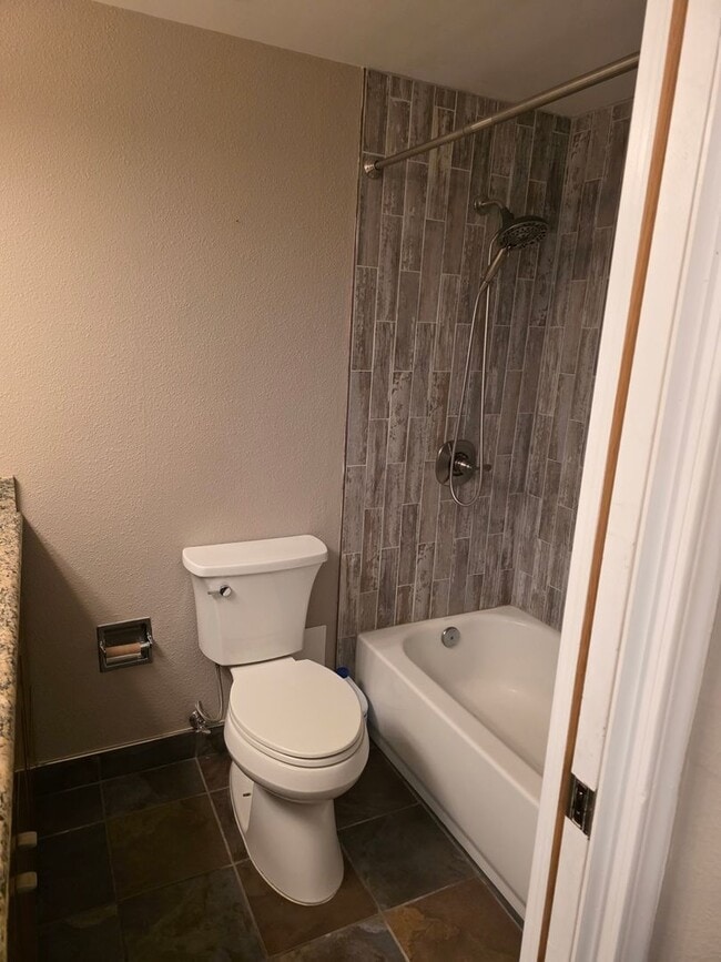 Building Photo - Remodeled 1 BDR in Capital Hill.  Location...