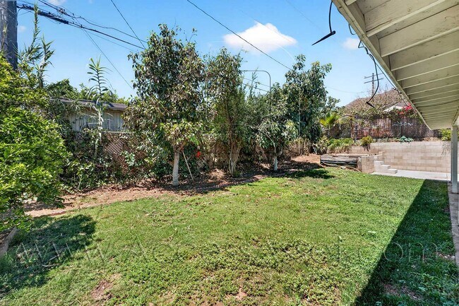 Building Photo - Charming 4 Bedroom Home with Private Yard & Garage Parking