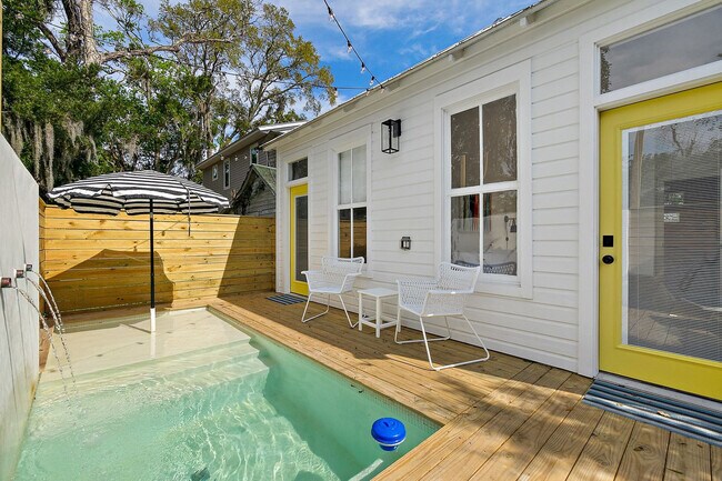 Building Photo - 90 De Haven St