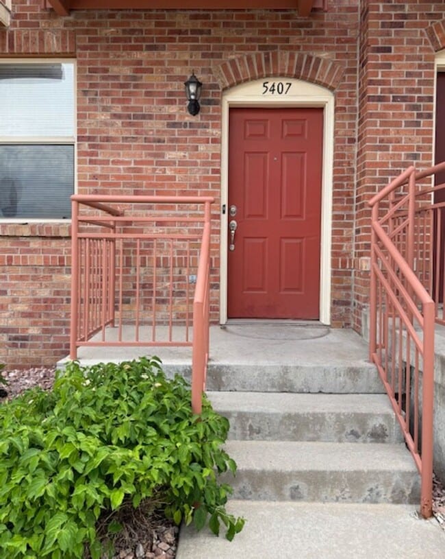 Building Photo - 3 Bed End Unit Townhome near Old Town Arvada