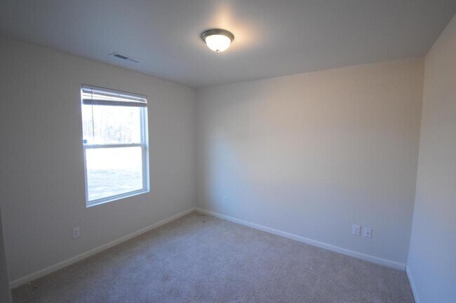 Building Photo - 569 Calvin Sowers Rd