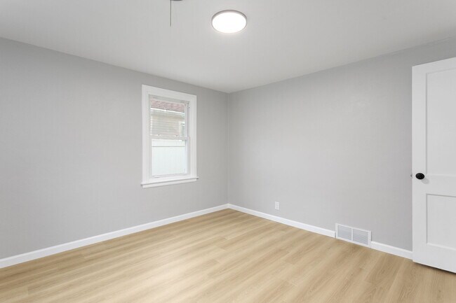 Building Photo - 1129 W Beale St