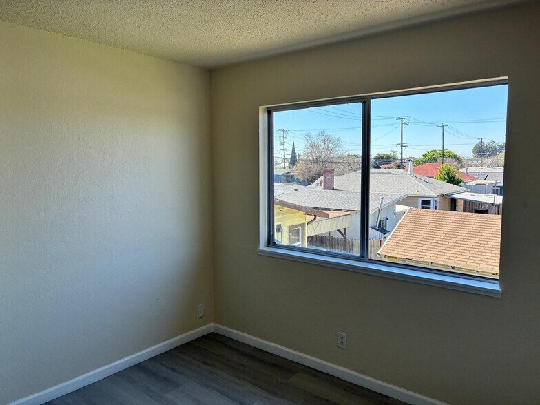 Building Photo - 1639 82nd Ave