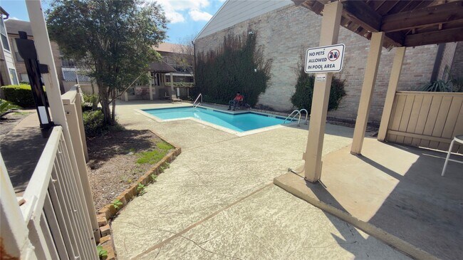 Building Photo - 2100 Wilcrest Dr