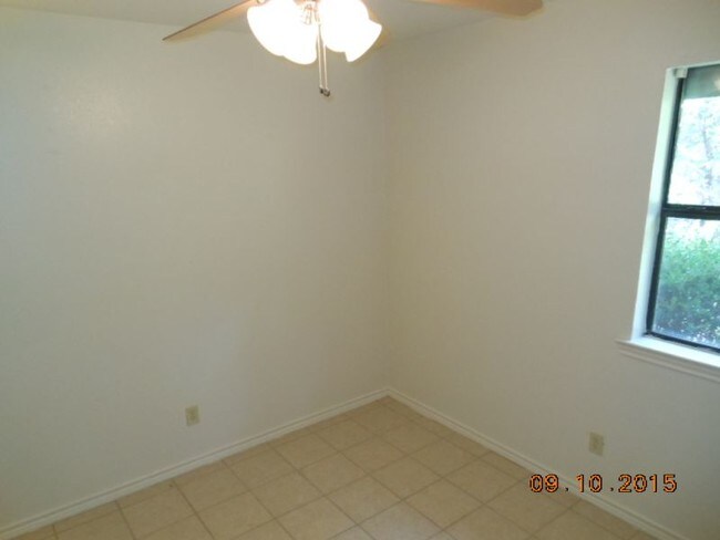 Building Photo - 205 Jason Dr