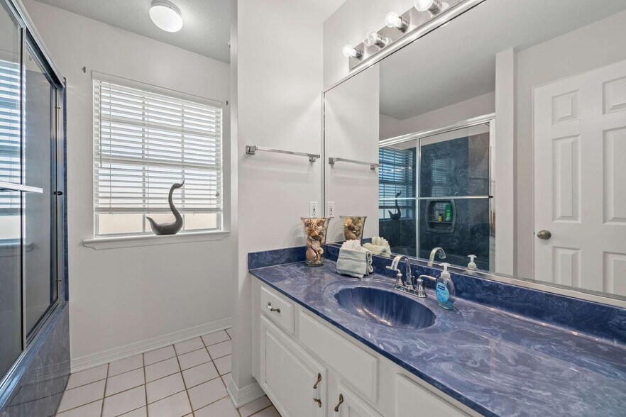 Building Photo - 300 Lan Rob Ln