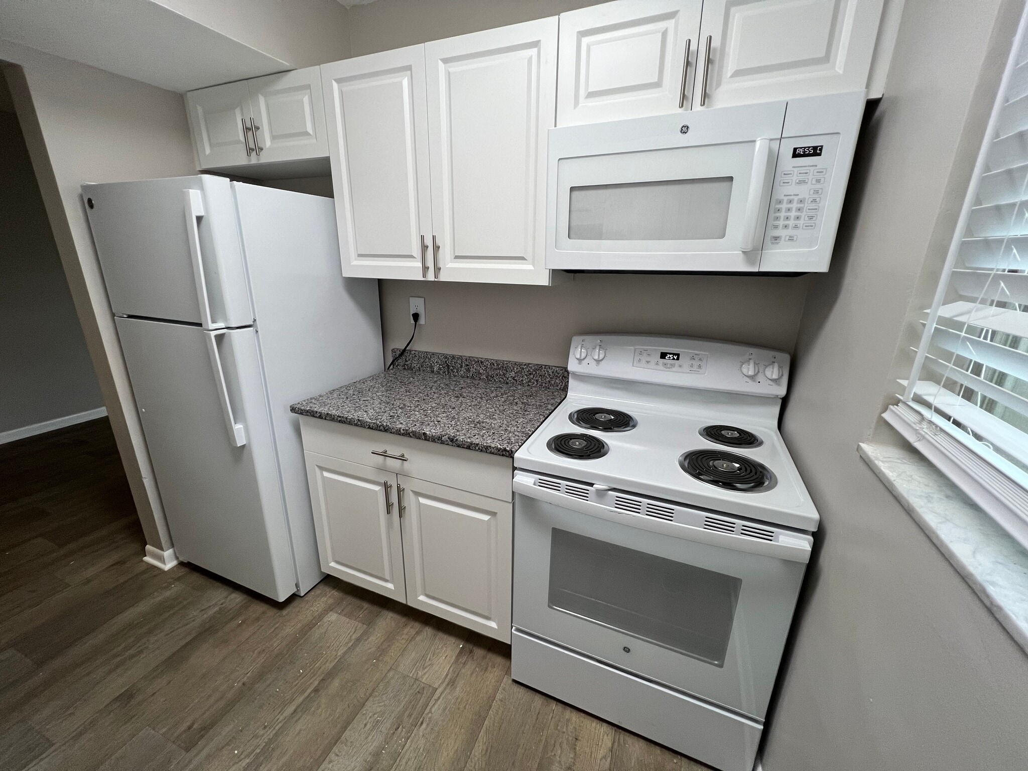 Building Photo - 1 Bed/1 Bath - Unit 7
