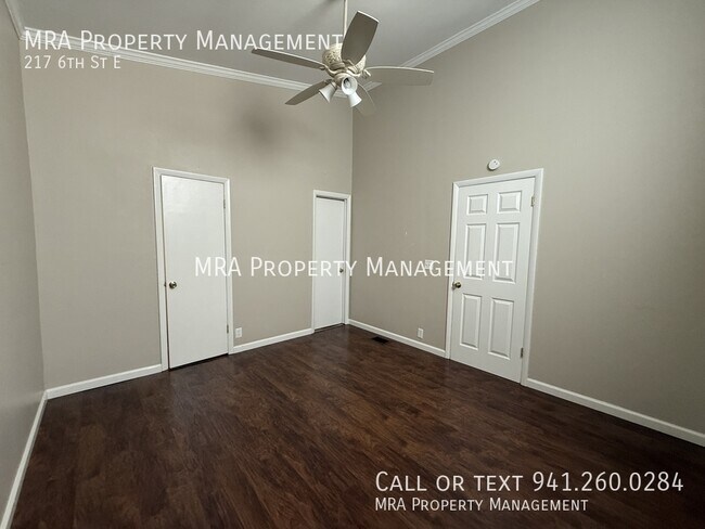 Building Photo - 217 6th St E