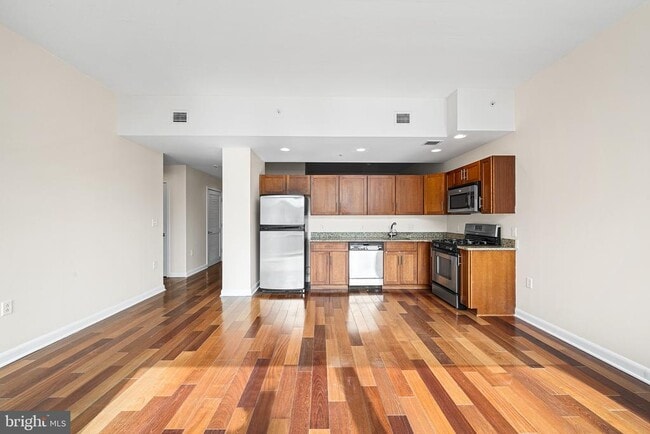 Building Photo - 22 S Front St