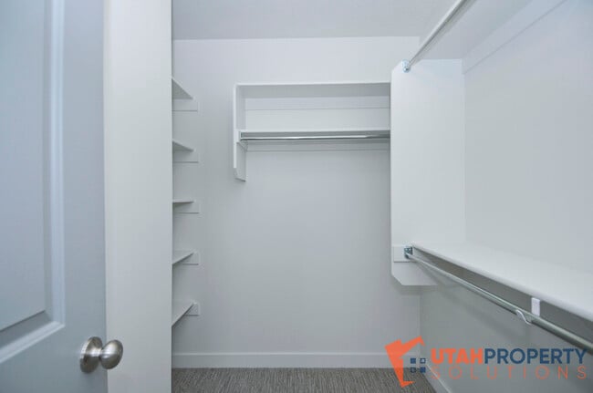 Building Photo - 1006 W 430 S
