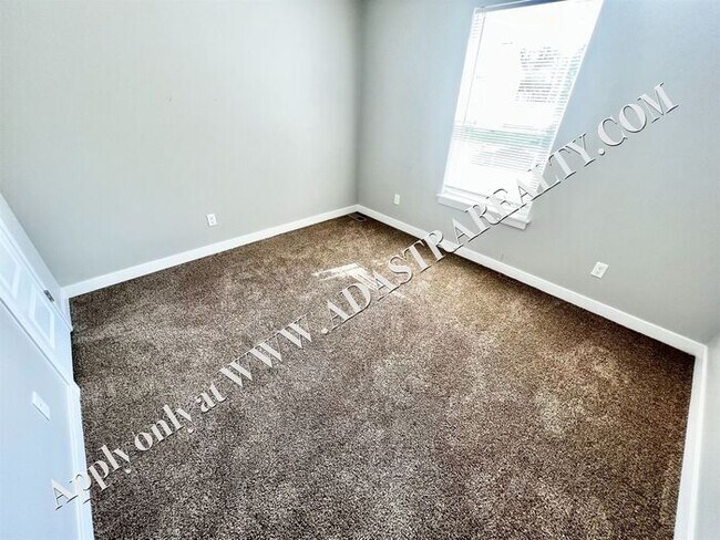 Building Photo - Beautiful Home in Independence-Available in JULY!!