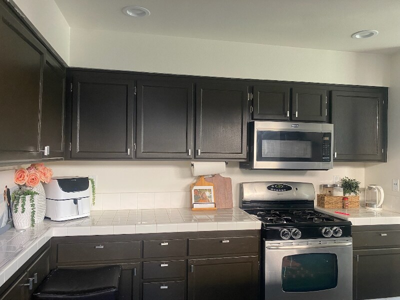 Building Photo - 2406 Maravilla Way