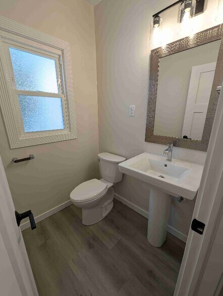 Building Photo - 9408 Fairfield Dr