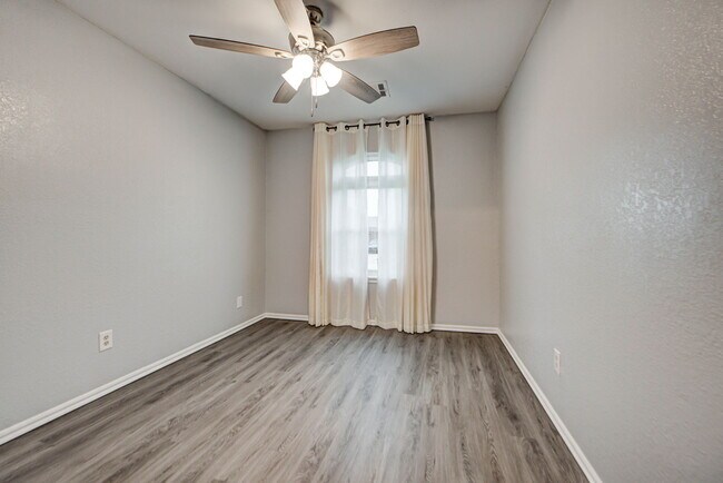 Building Photo - 1817 SE 1st St