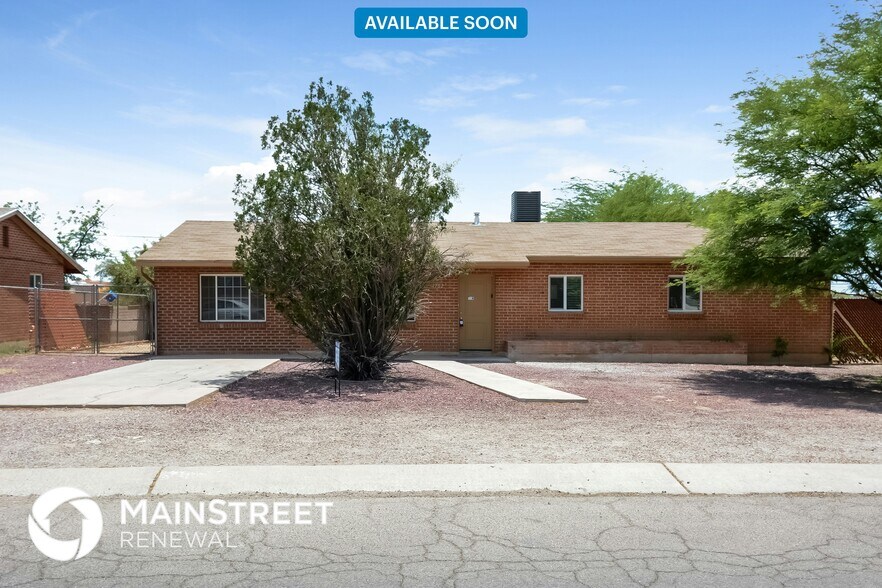 Primary Photo - 4702 E Cecelia St