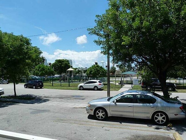 Building Photo - 2185 NW 16th Terrace