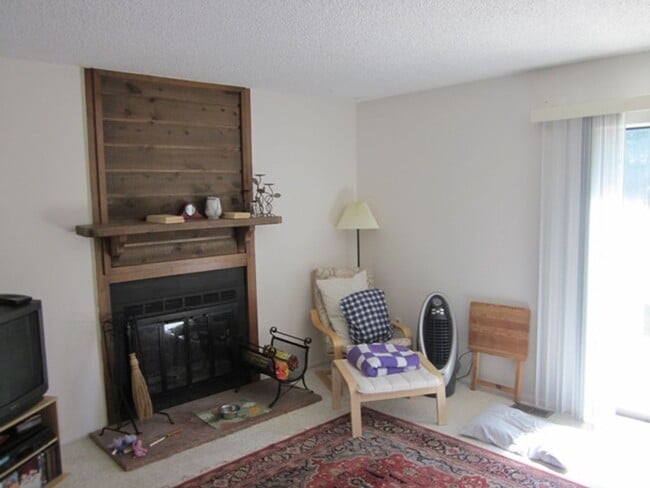 Building Photo - 3 Bedroom, 2 Bath Townhouse with Attached Garage in Desirable Lafayette, CO!