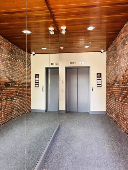 Building Photo - 169 Merrimack St