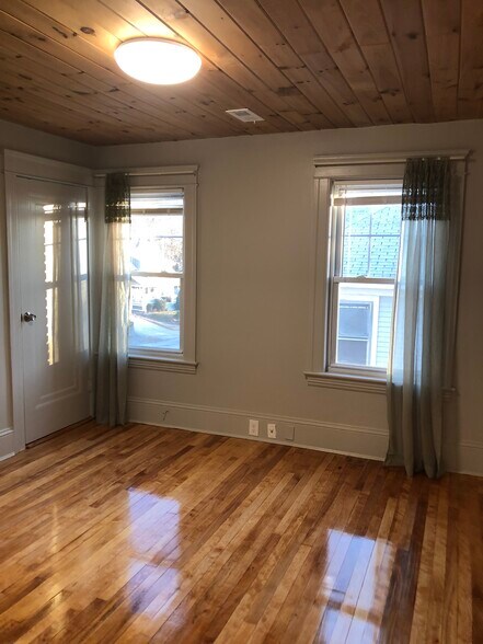 Building Photo - 61 Hadwen Rd