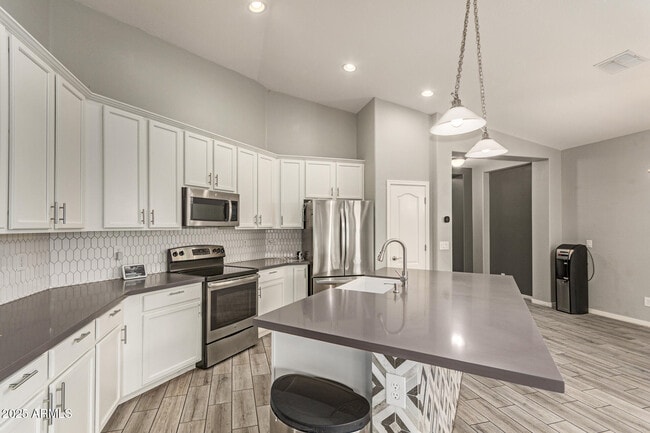 Building Photo - 743 E Constance Wy