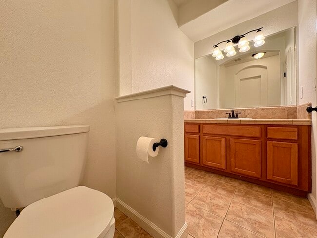 Building Photo - Beautiful 4 Bedroom with a large Pool! Located in Roseville close to a park!