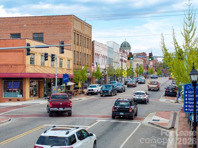 Building Photo - 138 S Main St