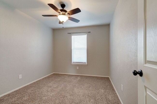 Building Photo - 3 Bed, 2 Bath Home Near UCO and Hafer Park