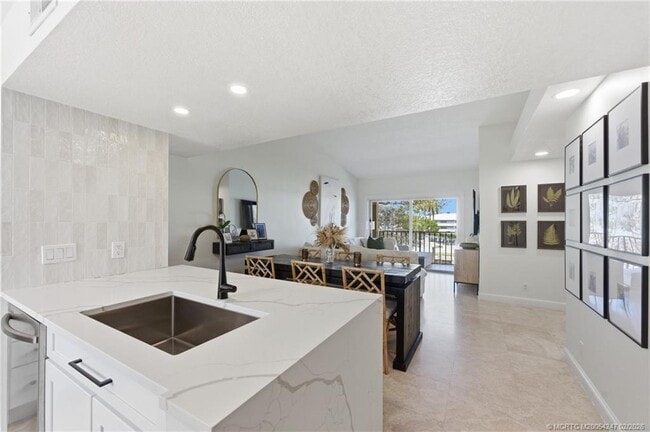 Building Photo - 1155 Lake Shore Dr