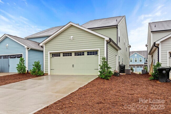 Building Photo - 467 Switch St