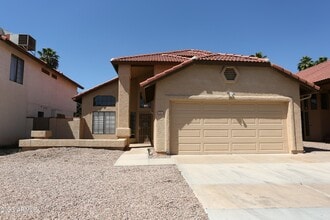 Building Photo - 924 E Manor Dr