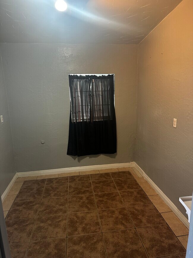 Building Photo - 2504 Reynolds Ave