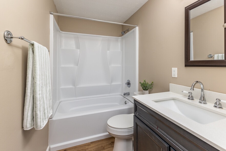 Building Photo - 1885 Lincrest Dr