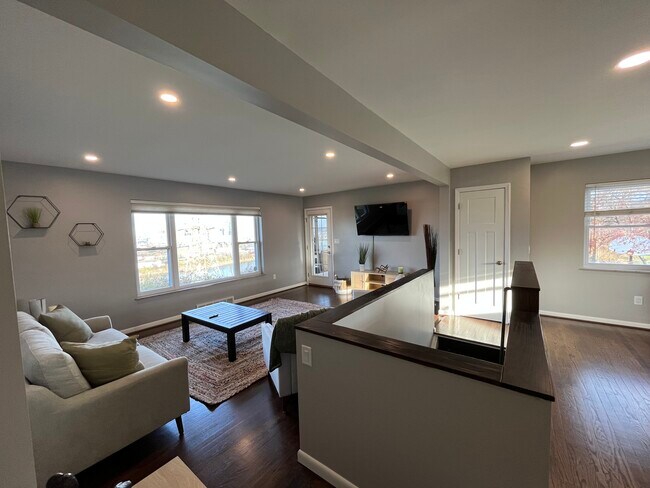 Building Photo - 1246 Hillcrest Ct