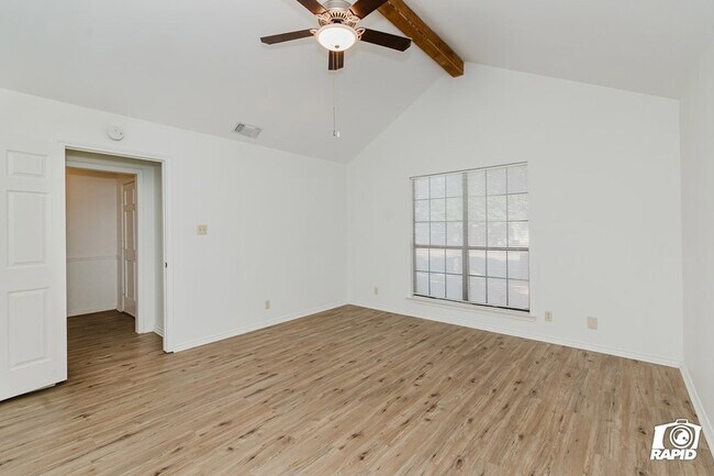 Building Photo - 4911 Sherwood Dr