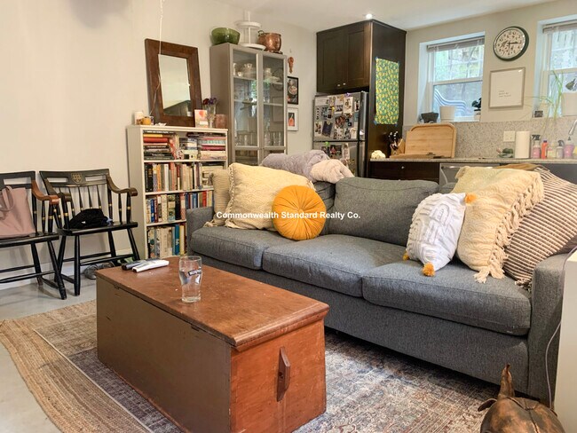 Building Photo - 33 Anderson St