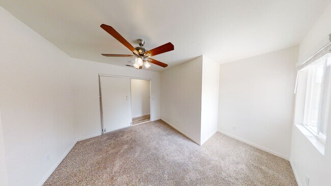Building Photo - Large House on Dorothy Dr! (Lease out, pen...