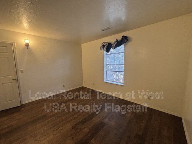 Building Photo - 625 S Fountaine St