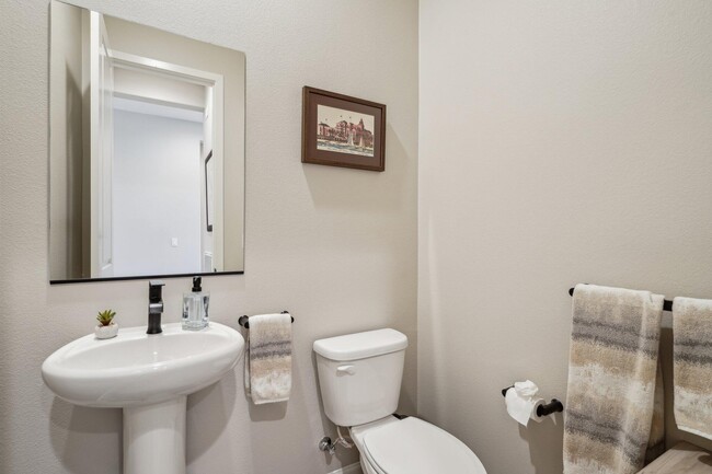 Building Photo - 51725 Pinnacle Vis Dr