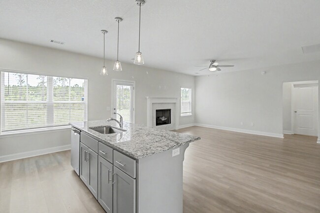 Building Photo - 173 Mcclelland Lp NE
