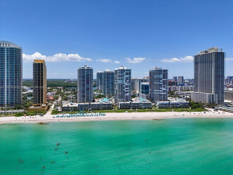 Building Photo - 16425 Collins Ave
