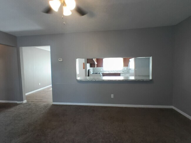 Building Photo - Clean Home