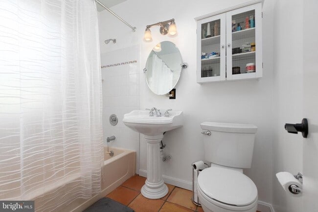 Building Photo - 1900 Key Blvd