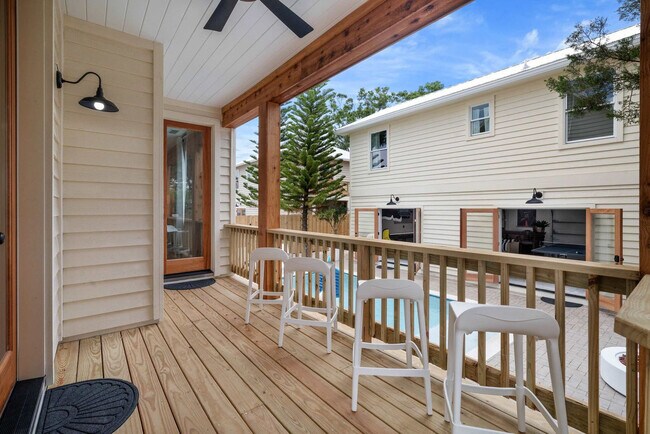 Building Photo - 30 W Castillo Dr