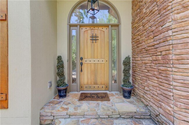 Building Photo - 2870 Roanoke Rd