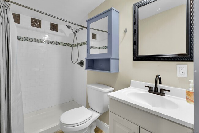 Building Photo - 1 Front St