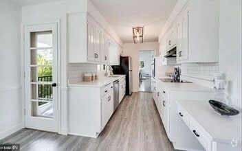 Building Photo - Perfect 4 bedroom count Home in Burnsville