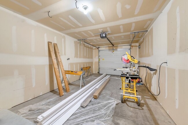 Building Photo - Spacious Multi-Level Townhome in Brookwillow