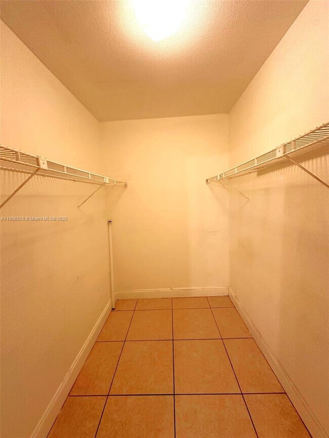 Building Photo - 6731 Kingsmoor Way