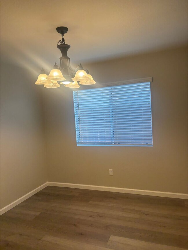 Building Photo - Awesome Property